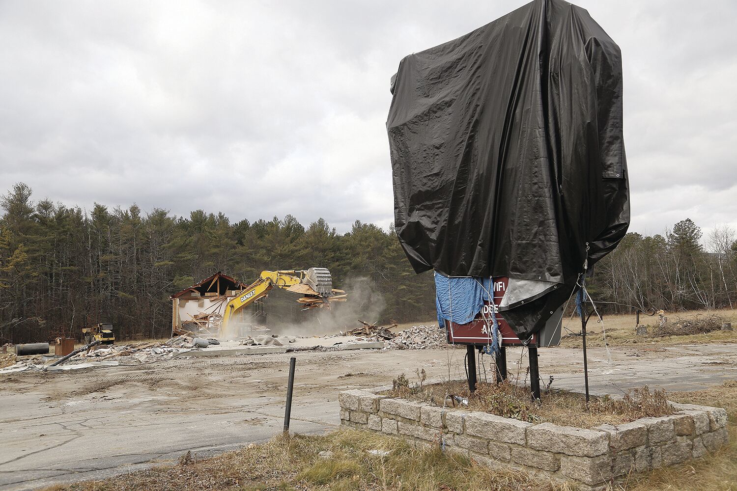 Junge's Motel razed for Cambria Hotel, 110 Grill